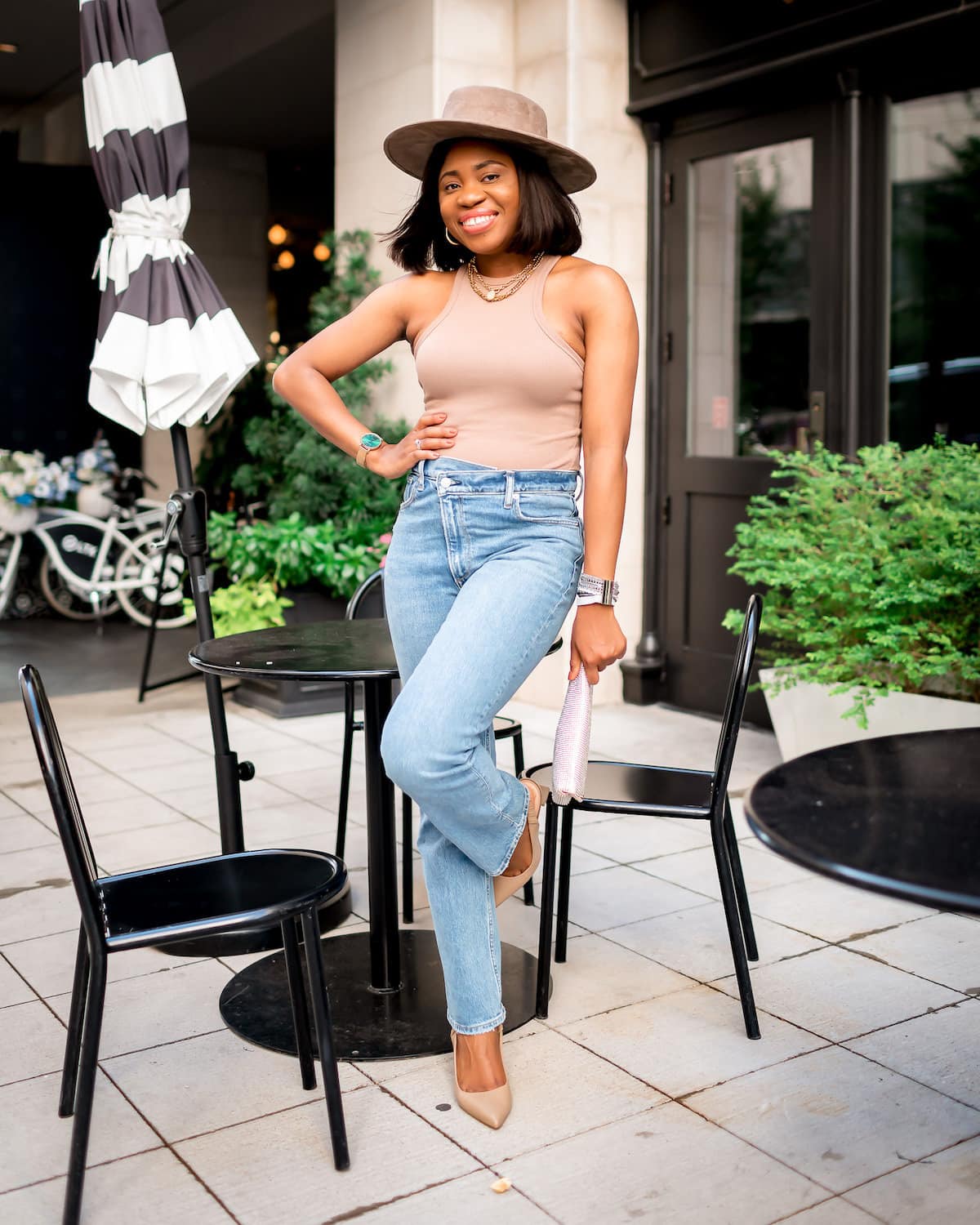 women entering comedy club outfits